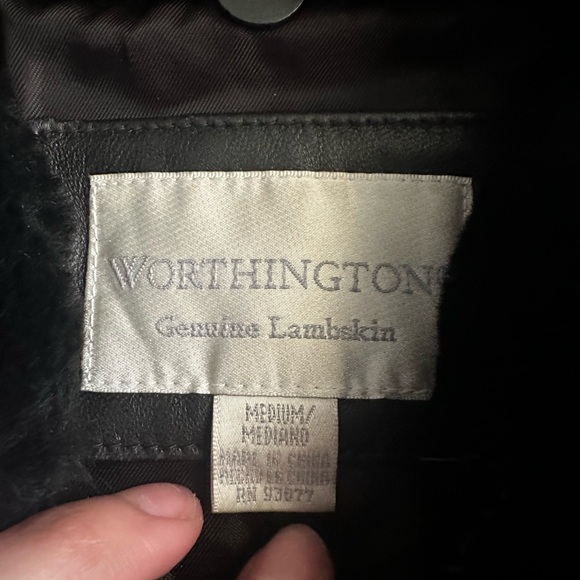 Womens vintage worthington black leather coat with faux fur - Picture 3 of 8